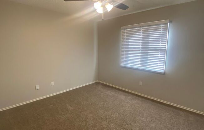 2 beds, 2 baths, 1,200 sqft, $975, Unit B