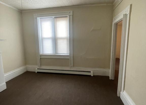 292 S MAIN ST