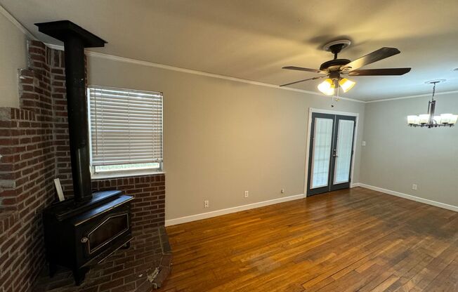 3 beds, 2 baths, $1,295