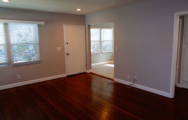 2 Bedroom 1 Bath Ground Floor Apartment for Rent in Whittier, w/ Garage and Central A/C