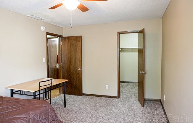 2 beds, 1 bath, 820 sqft, $985, Unit 4324 Wyndsor Terrace Building 4 #30