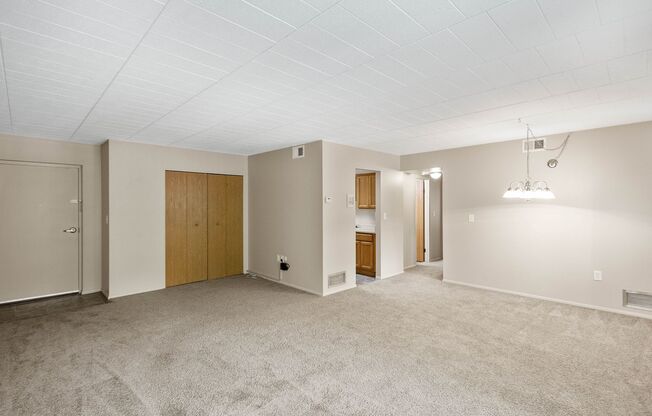 2 beds, 1 bath, 900 sqft, $1,049, Unit 108 D