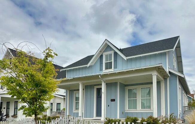 Gorgeous 5 Bed 3.5 Bath Home at Daybreak Island