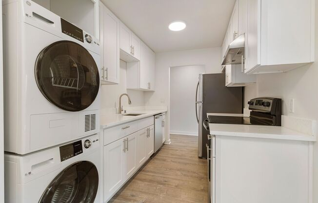 2 beds, 1 bath, 986 sqft, $2,700, Unit 301