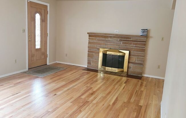 SeaTac daylight rambler - large home for rent - 4 bedrooms 2 bathrooms with 2 kitchens - Available now!