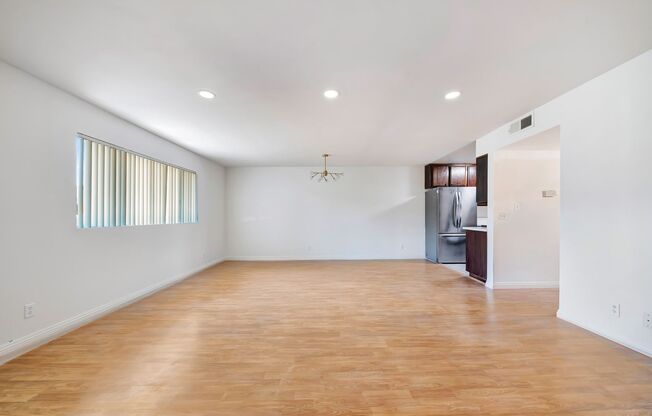 1614 E CHEVY CHASE DR