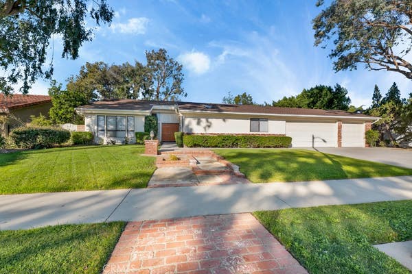 9201 PASO ROBLES AVE
