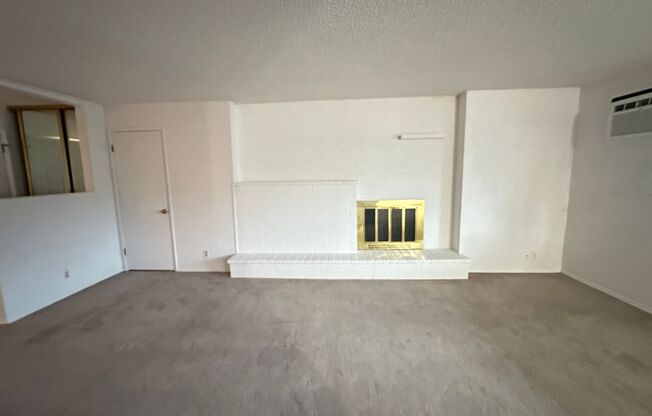 2 beds, 1 bath, $1,295, Unit Apt F