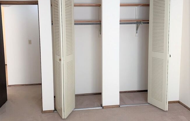 1 bed, 1 bath, 700 sqft, $899, Unit Custer-215