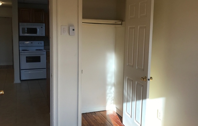 1 bed, 1 bath, $1,149, Unit Apartment 6