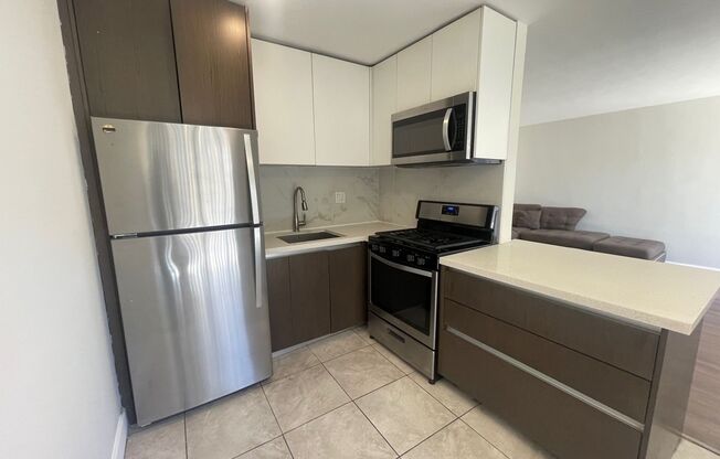 2 beds, 1 bath, $2,610, Unit 3