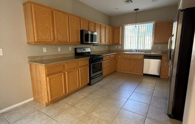 3 beds, 2.5 baths, $2,300
