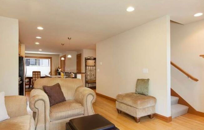 3 beds, 3.5 baths, $4,495