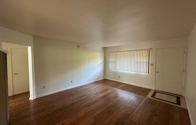 2 beds, 1 bath, $2,250, Unit 6