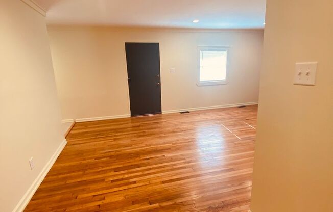 2 beds, 1 bath, $1,150, Unit 523