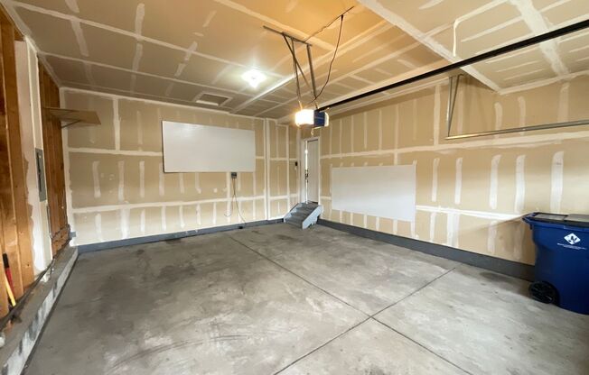 4 beds, 3 baths, $2,550