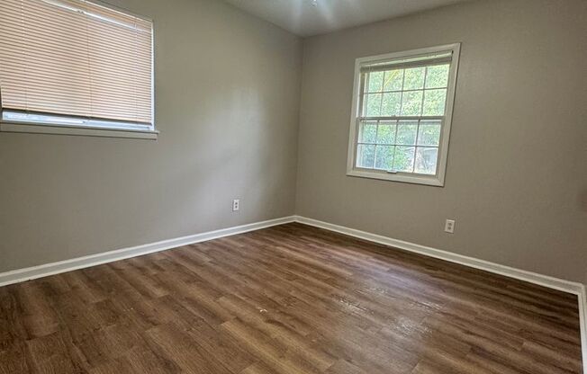 3 beds, 1 bath, $895