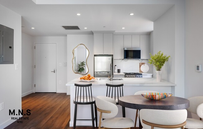 1 bed, 1 bath, $3,103, Unit 116