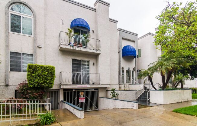 PRIME LOCATION FOR 2 BEDROOM/2.5 BATHROOM CONDO