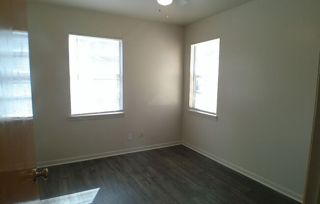 3 beds, 1 bath, $1,050