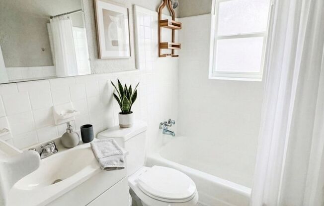 2 beds, 1 bath, 850 sqft, $1,250, Unit 00-F3