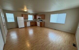 3 beds, 1.5 baths, $1,650, Unit 4