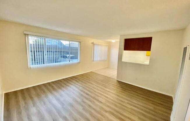 651 W 12 ST
