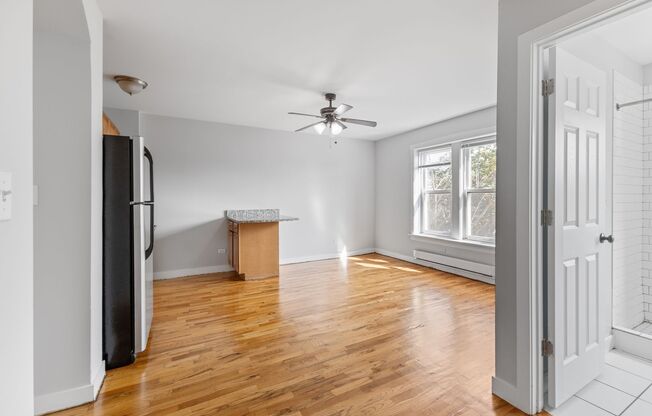 Studio, 1 bath, 275 sqft, $1,275, Unit 7450-53