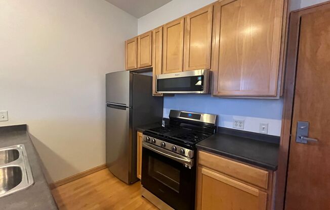 1 bed, 1 bath, 924 sqft, $1,295, Unit 202