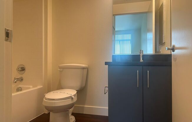 2 beds, 2 baths, 890 sqft, $2,575, Unit 428