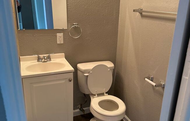 2 beds, 1 bath, 750 sqft, $945, Unit B05 1038 11