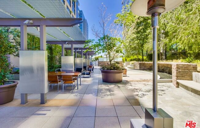 1 bed, 1 bath, 800 sqft, $2,550, Unit 819