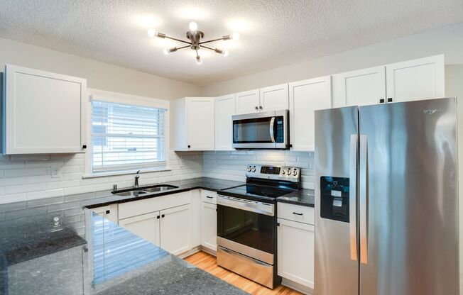 Lavrusik 4316/4318 York Ave S