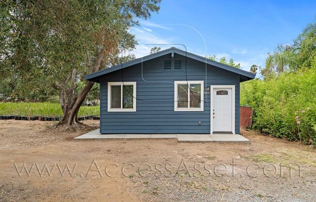 Charming And Peaceful 1 Bed/1 Bath Cottage Home on a Large Fenced In Lot In Fallbrook!