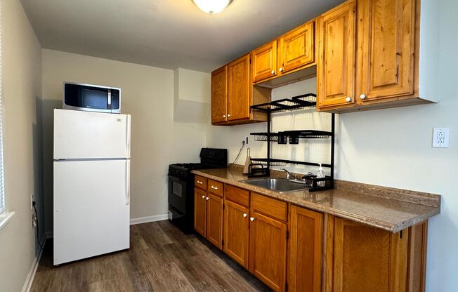 3Bedroom 1Bathroom home in Bridesburg Available now!