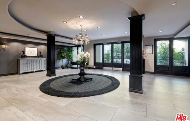 107 N SWALL DR