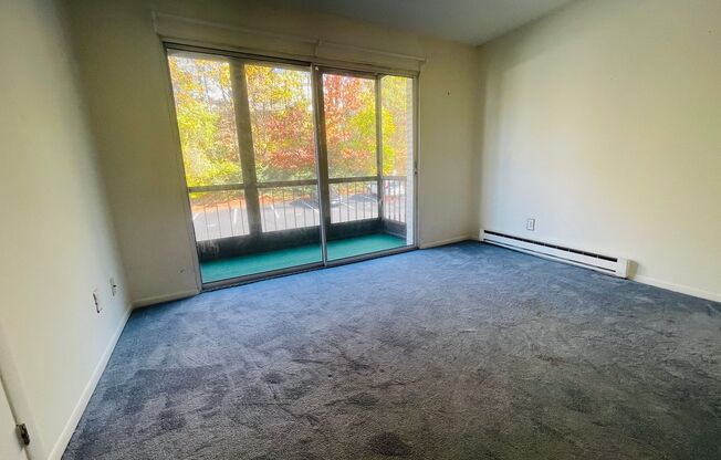 2 beds, 1 bath, 826 sqft, $2,085, Unit #11, 250 Nesmith St