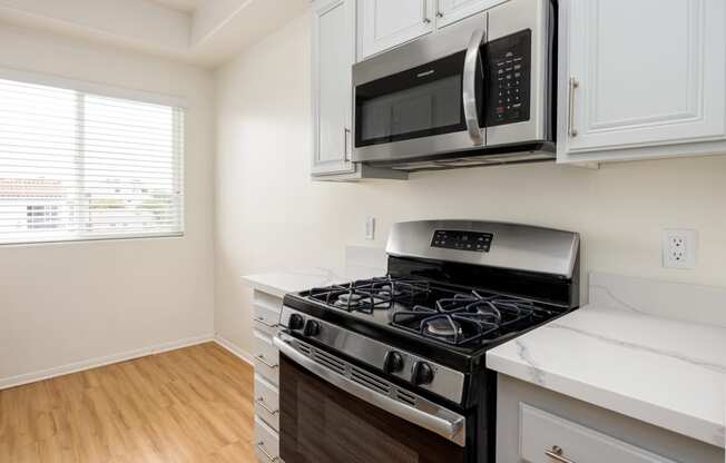 the preserve at ballantyne commons apartment kitchen with stove and microwave