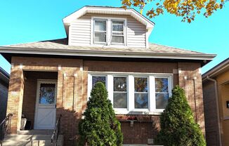 Exceptional single-family near UIC-DePaul University -North Park University