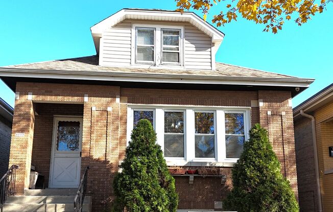 Exceptional single-family near UIC-DePaul University -North Park University