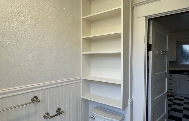 2 beds, 1 bath, 1,300 sqft, $2,195, Unit 515-3