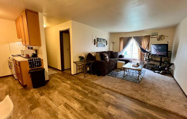 1 bed, 1 bath, $975, Unit 12