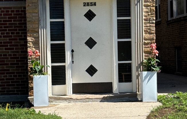 2854 W FARRAGUT AVE