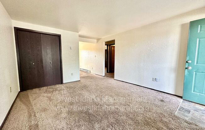 2 beds, 1 bath, $1,195