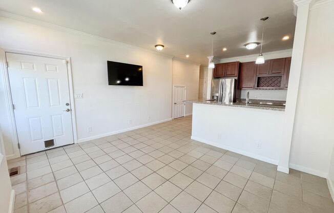 2 beds, 2 baths, 1,134 sqft, $2,750, Unit 671 9th St. Unit #1