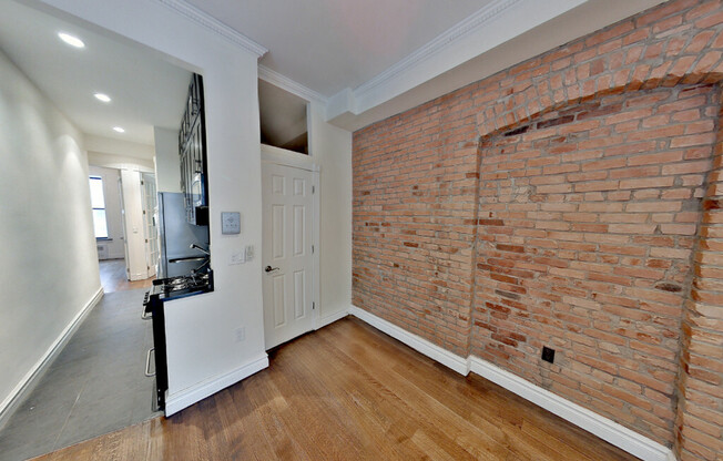 424 W 51 ST