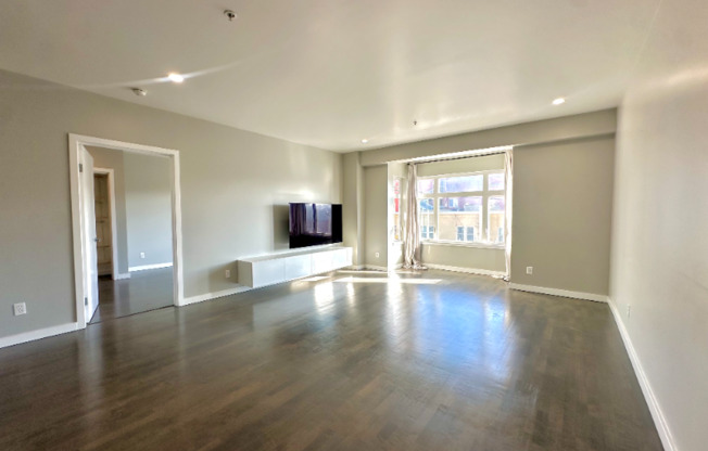 4343 3rd Street #402