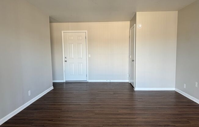 2 beds, 1 bath, 1,000 sqft, $1,195, Unit B24