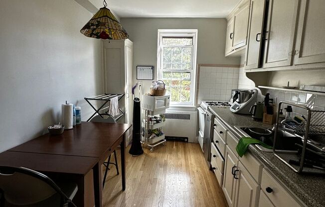Bright & Spacious 1-Bedroom Top-Floor Apartment Near Harvard Square