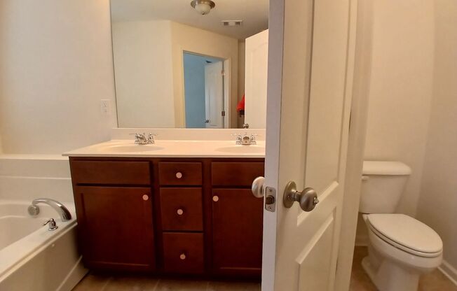 3 beds, 2.5 baths, $2,195